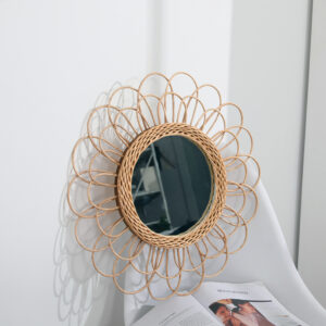 petit miroir très déco avec cadre en rotin